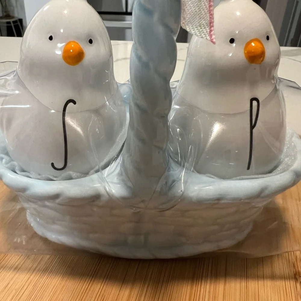 Rae Dunn  Easter Bunny Chicks Ceramic Salt And Pepper shaker Set In Basket.